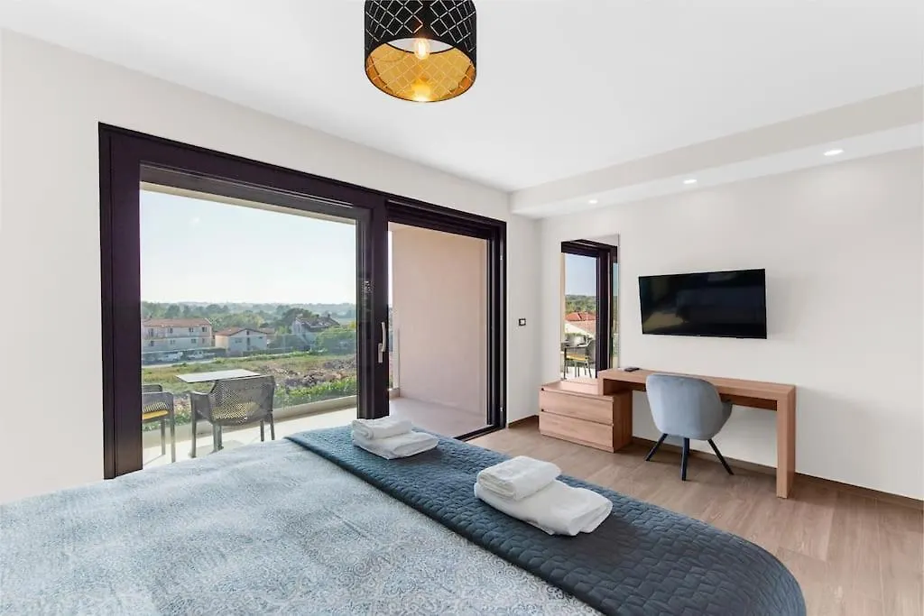 Villa Pina***** In Karigador/Novigrad كاريغادور